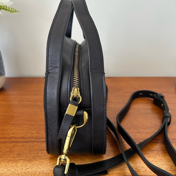 Madewell Black Crossbody Bag with Minimalist Design - Picture 2 of 4